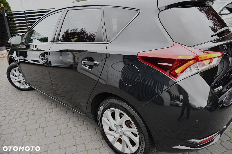Toyota Auris Hybrid 135 Prestige - 32