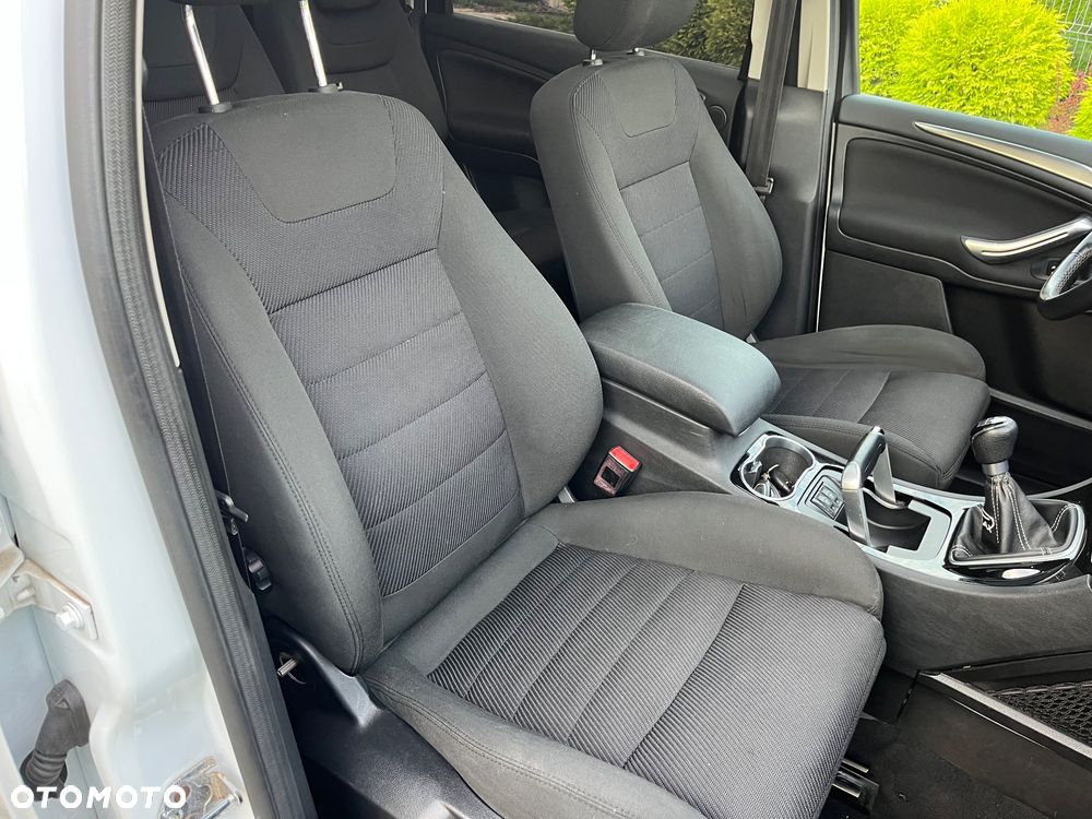 Ford S-Max - 14