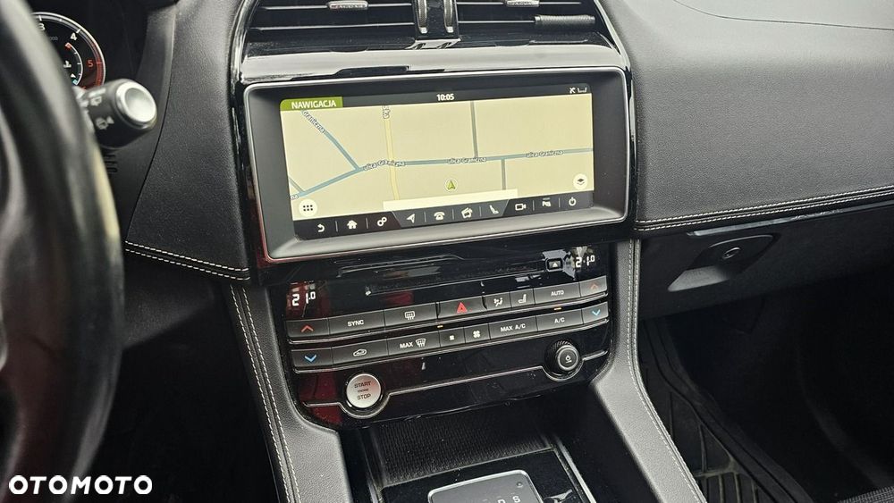 Jaguar F-Pace - 8