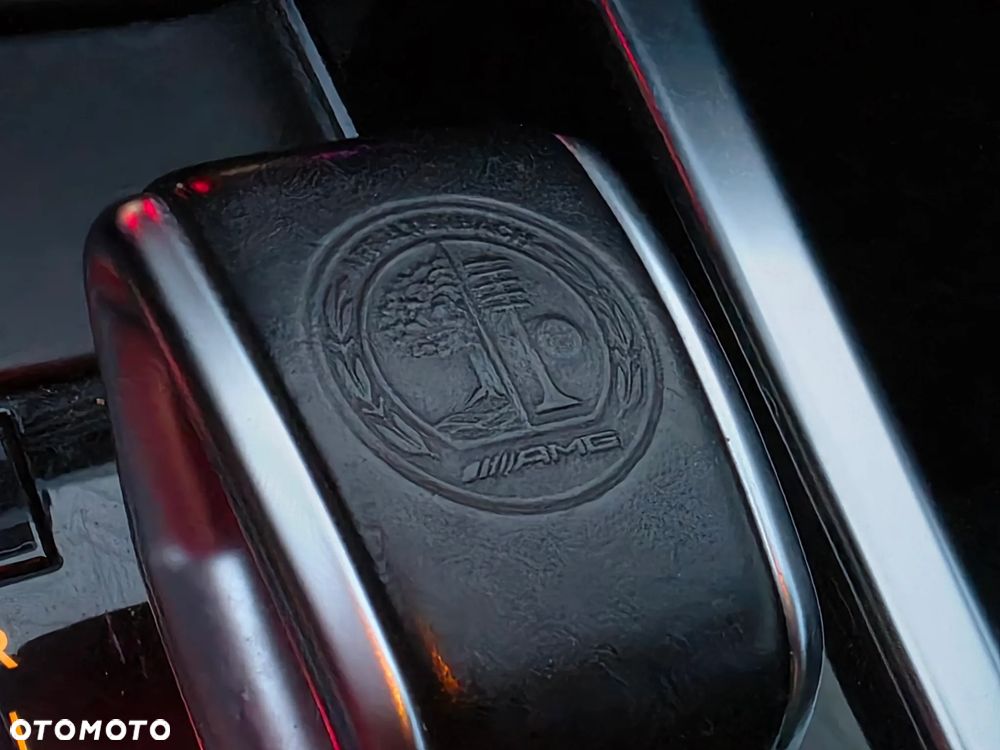 Mercedes-Benz Klasa E 63 AMG S 4-Matic - 36