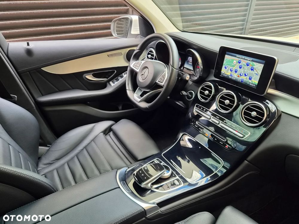 Mercedes-Benz GLC 250 4Matic 9G-TRONIC AMG Line - 6