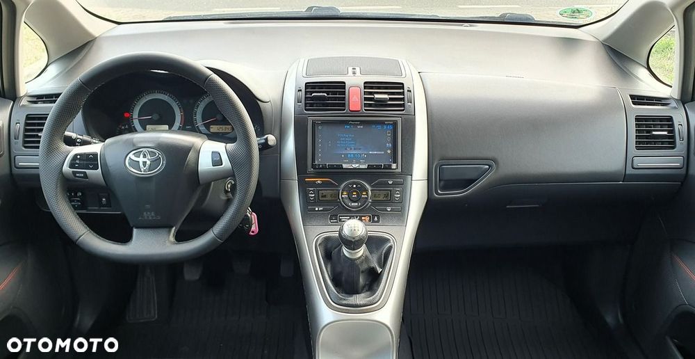 Toyota Auris - 10