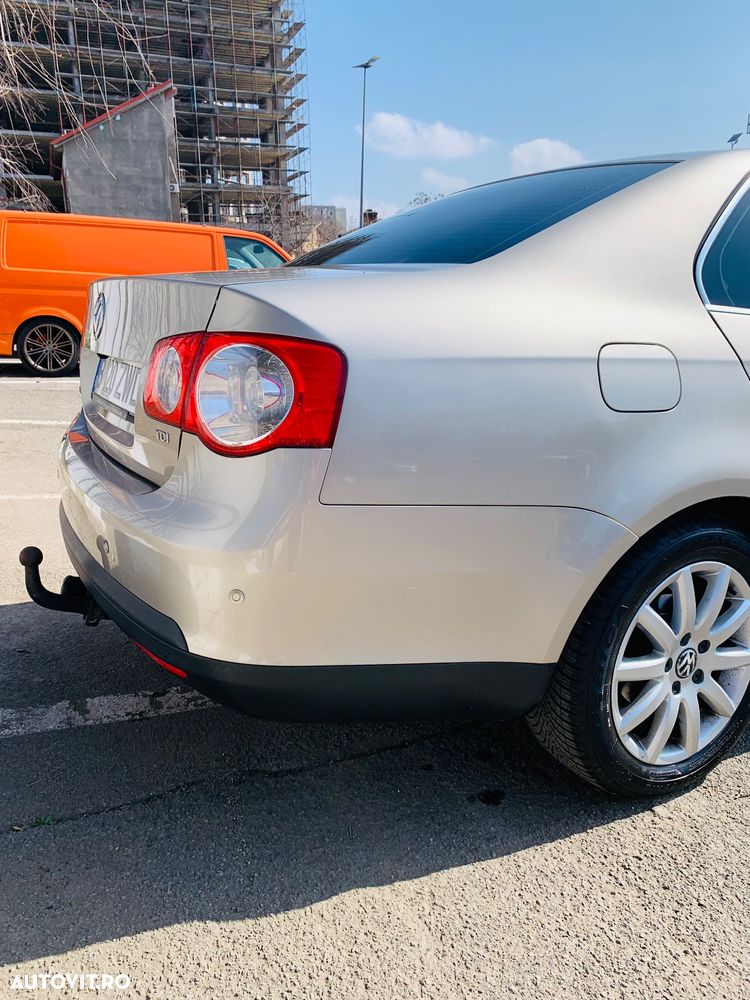 Volkswagen Jetta 1.6 Comfortline - 20