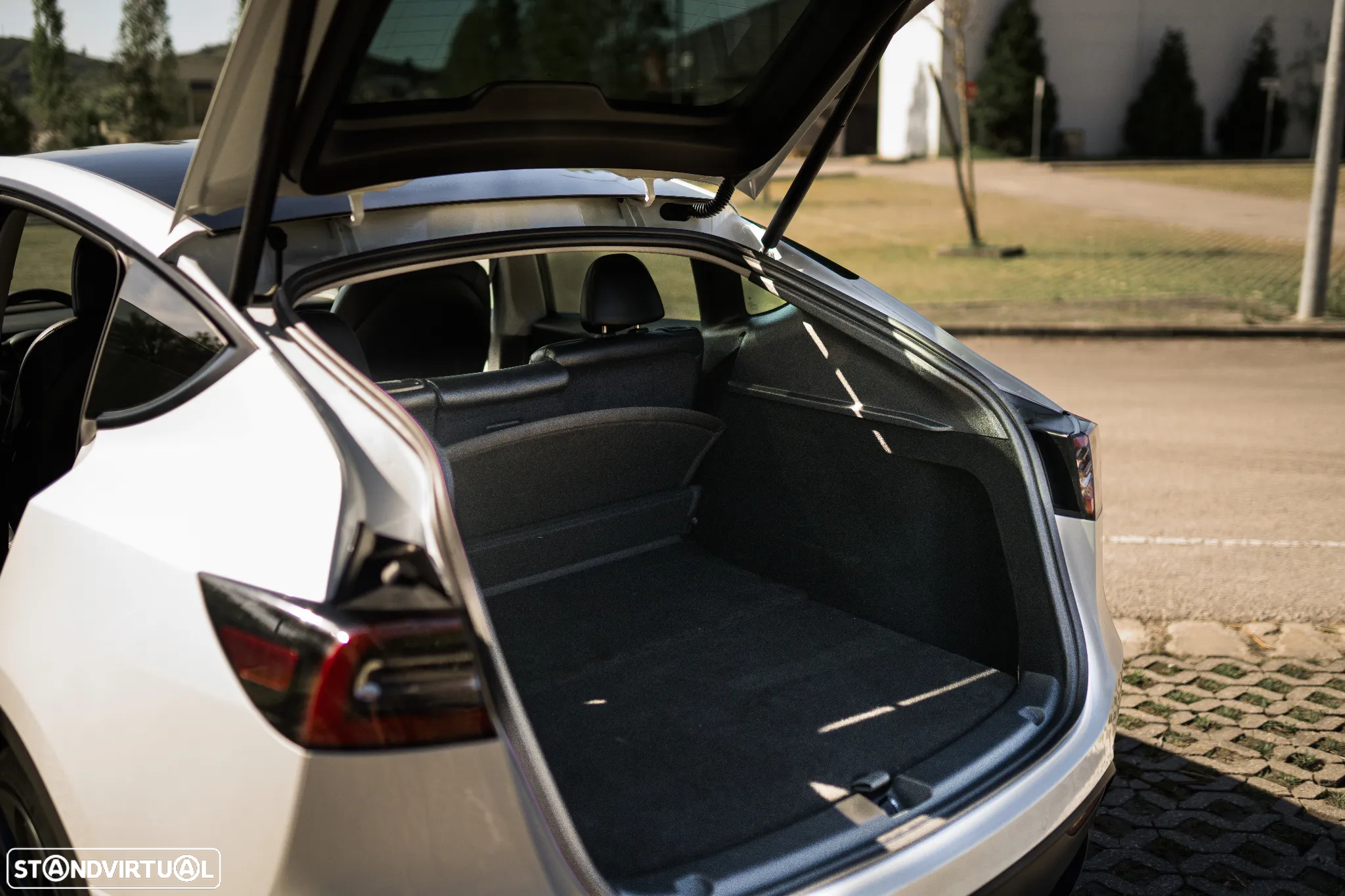 Tesla Model Y Performance Dual Motor AWD - 21