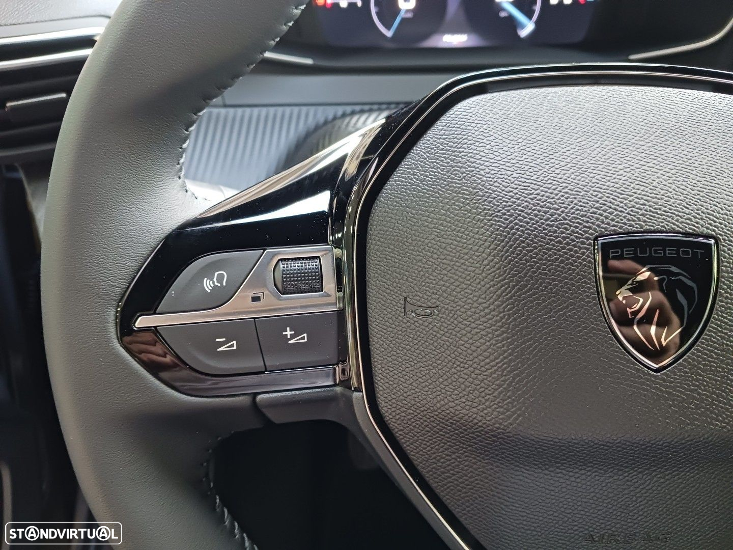Peugeot 2008 1.2 PureTech Allure Pack - 24