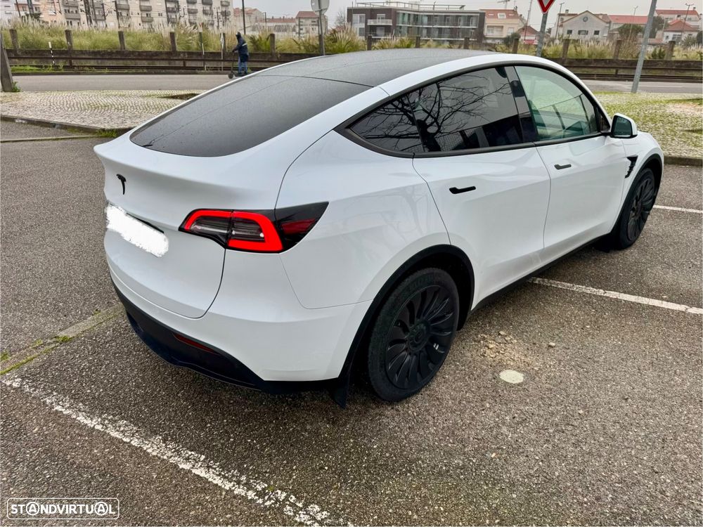 Tesla Model Y - 15