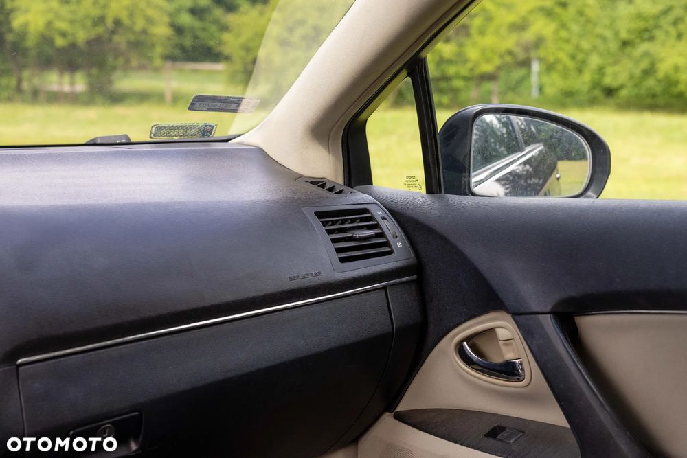 Toyota Avensis 2.2 D-4D Sol Plus - 13