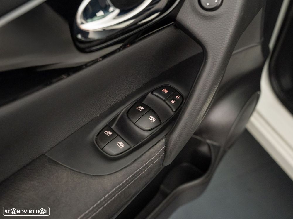 Nissan Qashqai 1.5 dCi N-Connecta - 18