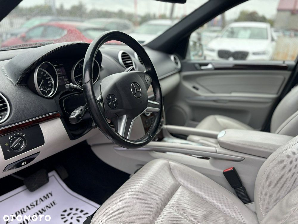 Mercedes-Benz GL - 13