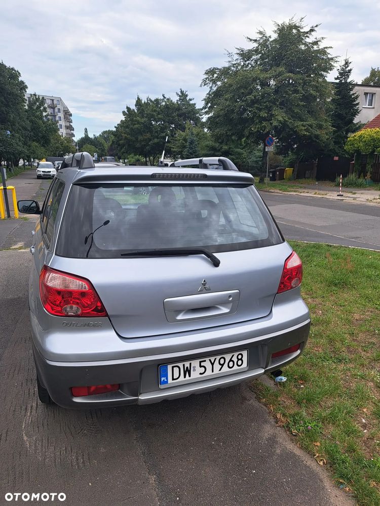 Mitsubishi Outlander 2.0 Invite - 3