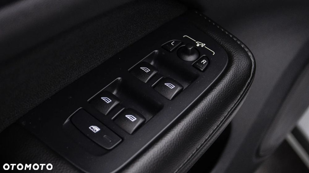 Volvo V60 B4 D Momentum Pro - 30