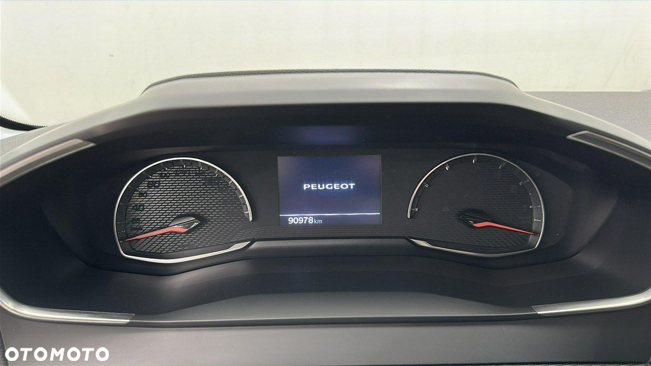 Peugeot 208 - 18