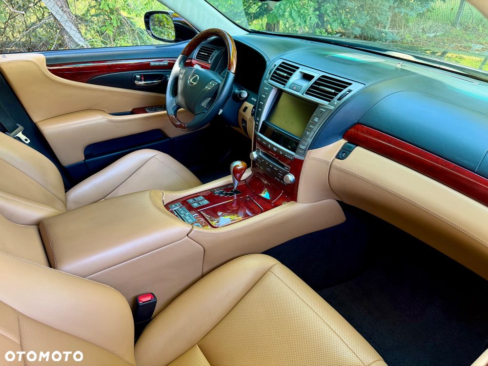 Lexus LS - 19
