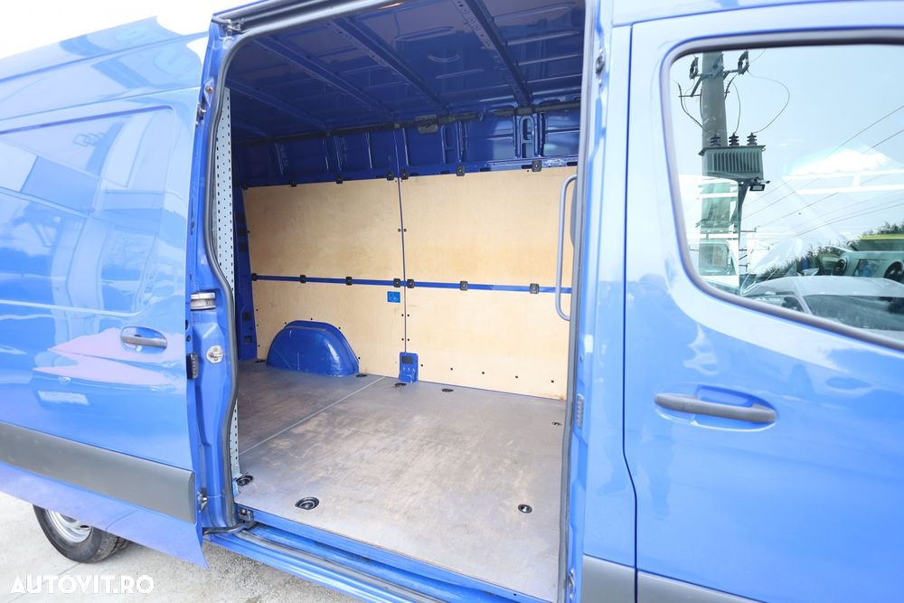 Mercedes-Benz Sprinter - 14