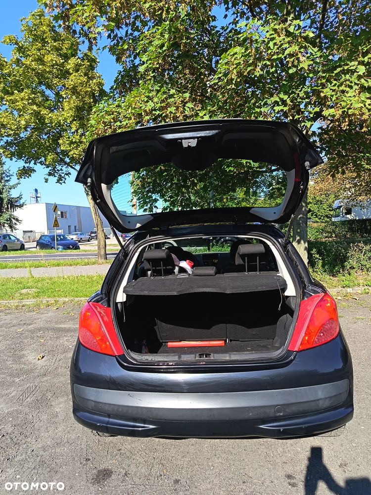 Peugeot 207 1.4 - 8