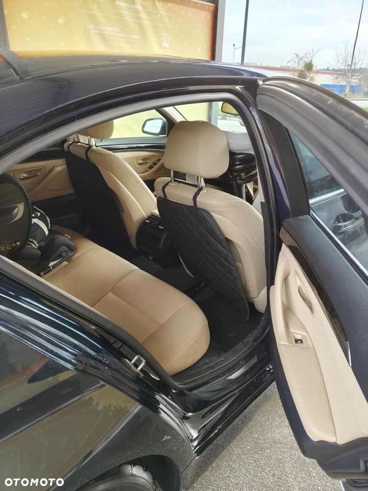 BMW Seria 5 528i xDrive - 13