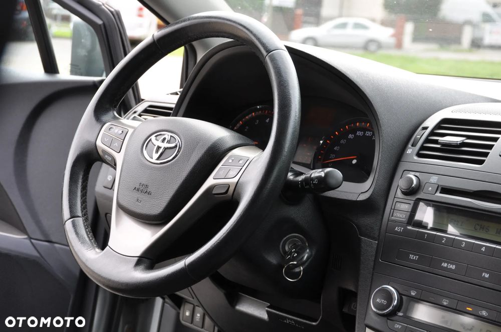 Toyota Avensis 1.8 Premium - 29