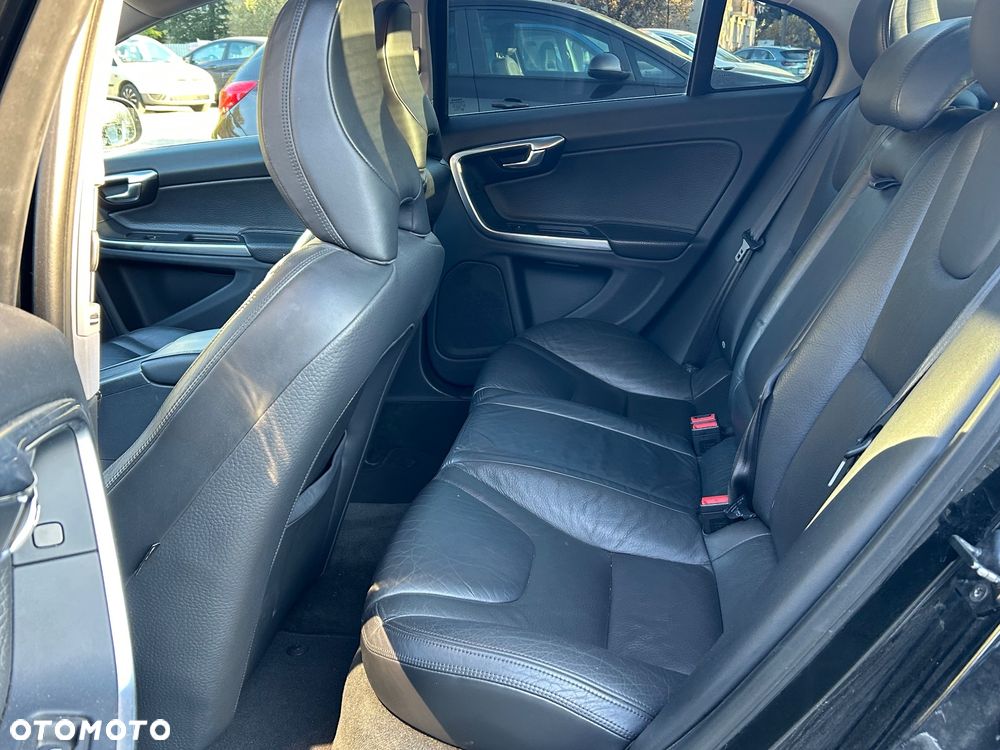 Volvo S60 D3 Summum - 32