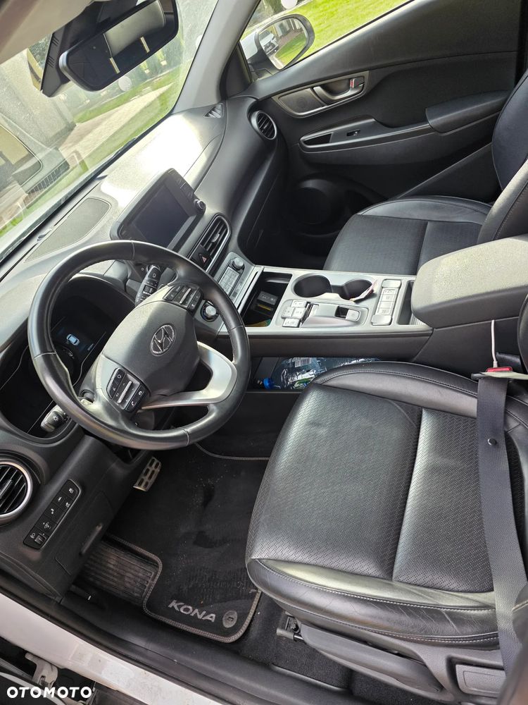 Hyundai Kona 64kWh Executive - 9