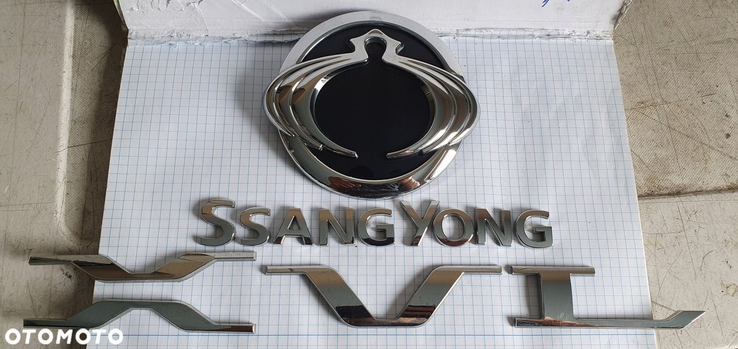 SSANGYONG XLV LOGO EMBLEMAT - 1
