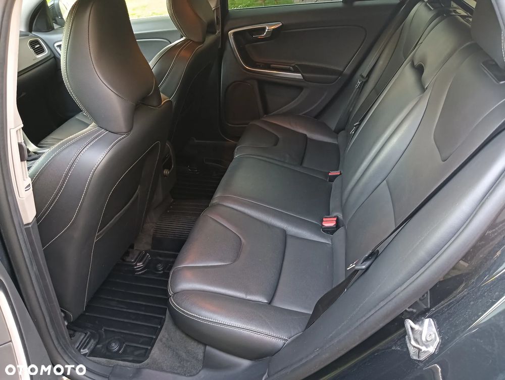 Volvo V60 D4 SCR Momentum - 11