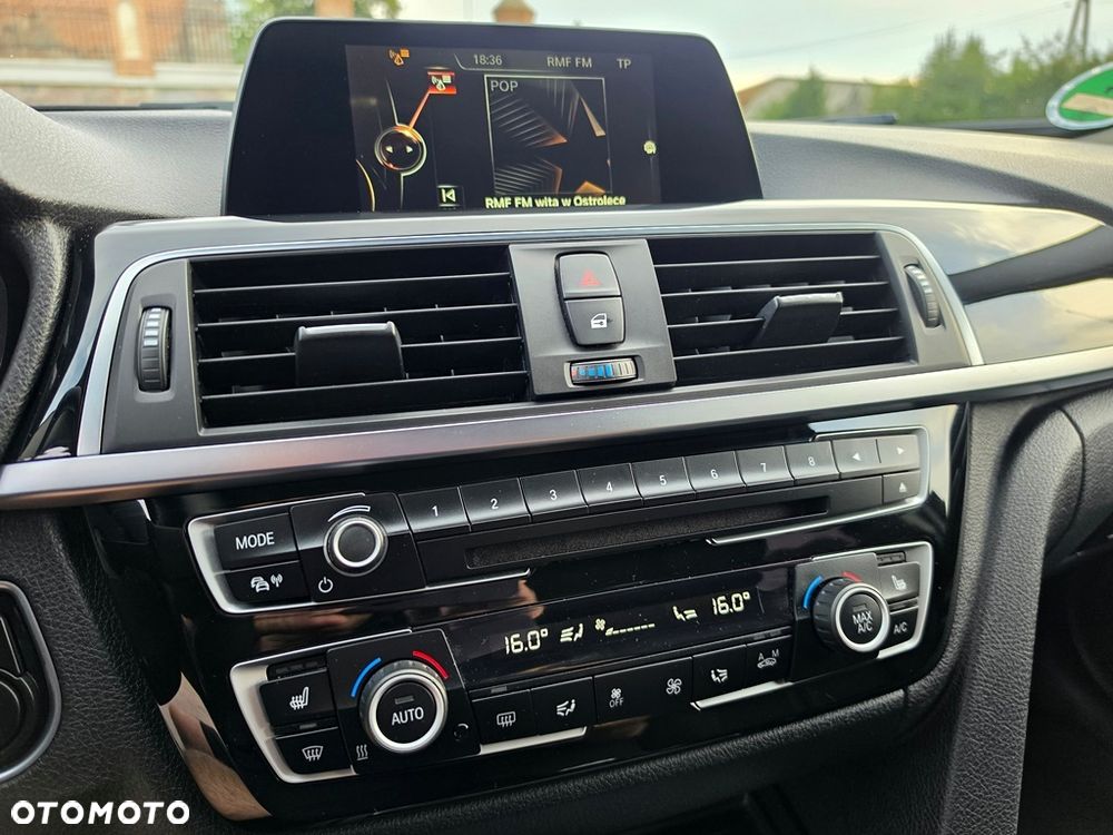 BMW Seria 3 318i Sport Line - 36