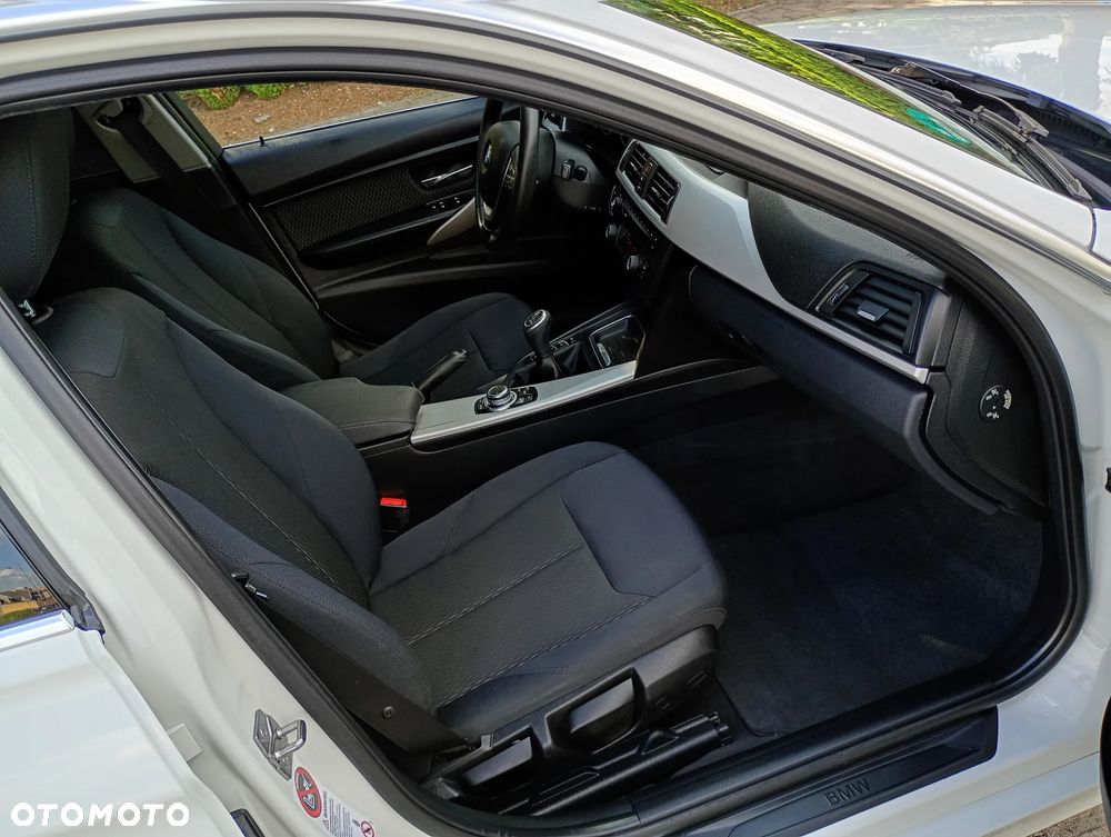 BMW Seria 3 318d DPF - 29