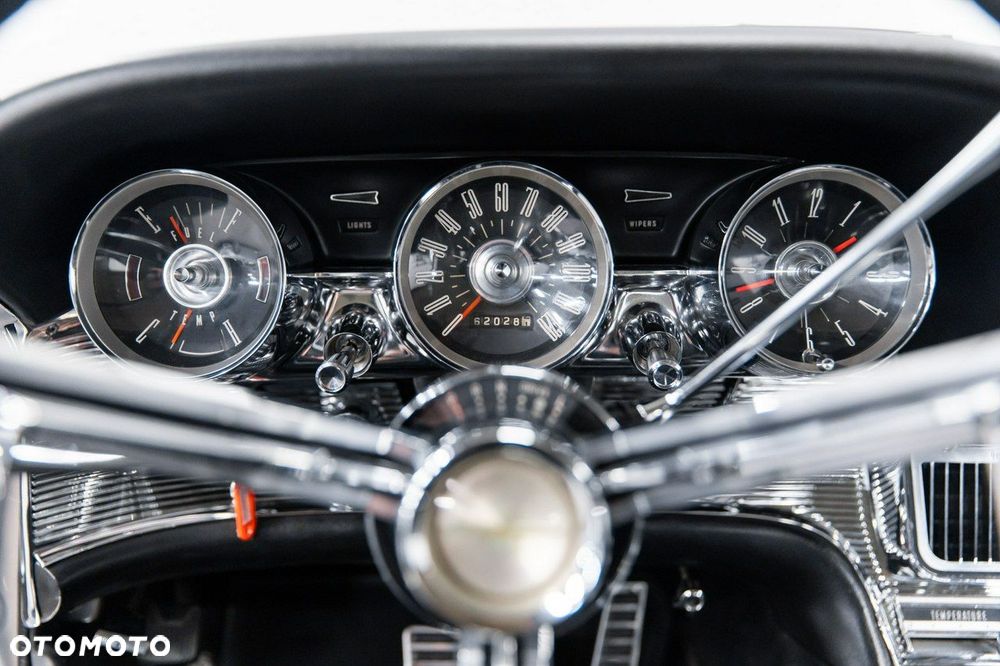 Ford Thunderbird - 34