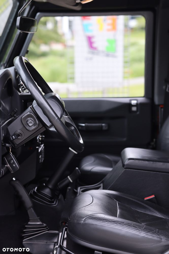 Land Rover Defender 90 2.2 TD4 E - 16