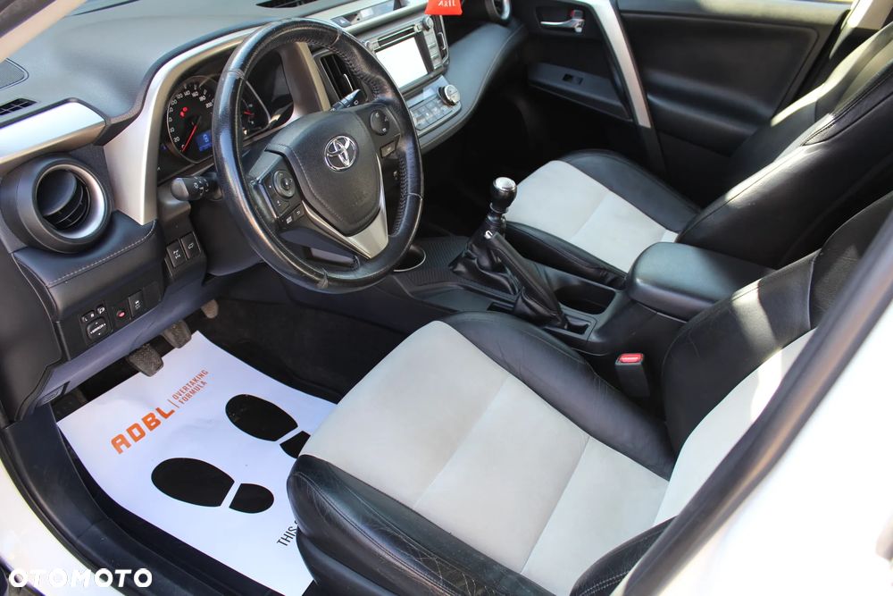 Toyota RAV4 2.0 D-4D Prestige - 9
