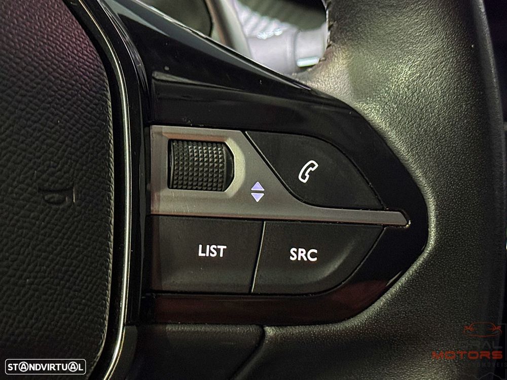 Peugeot 2008 1.2 PureTech Allure EAT8 - 26