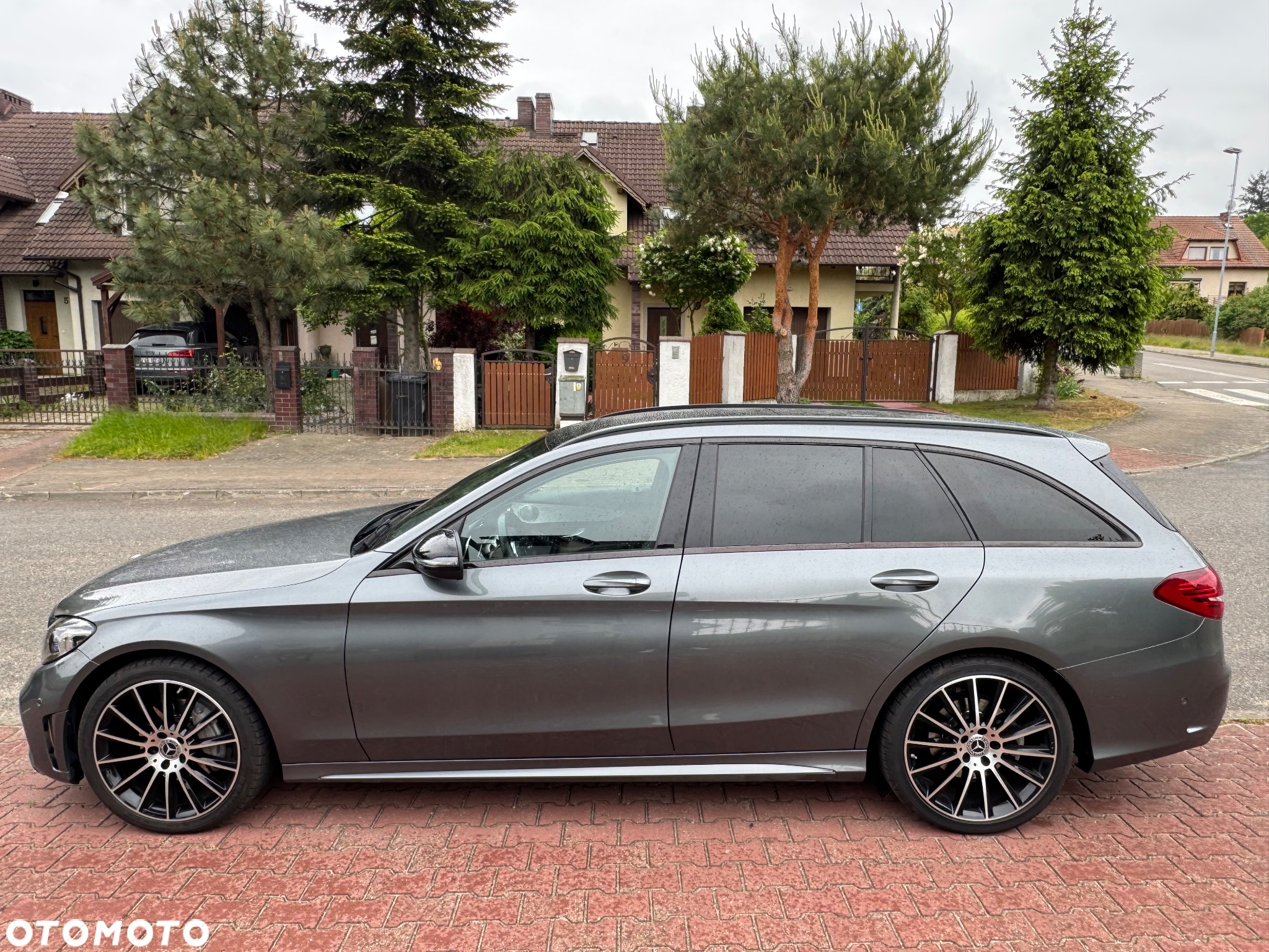 Mercedes-Benz Klasa C 220 d 4Matic T 9G-TRONIC AMG Line - 2