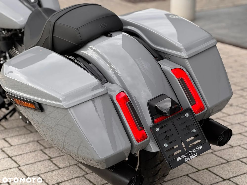 Harley-Davidson Touring Street Glide - 22