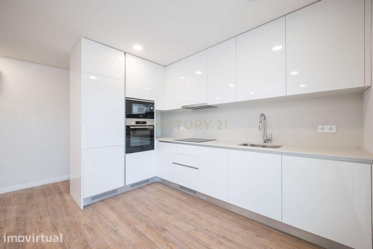 Apartamento T1  com terraço, junto à Escola Universitária Vasco da Gam - Grande imagem: 4/25