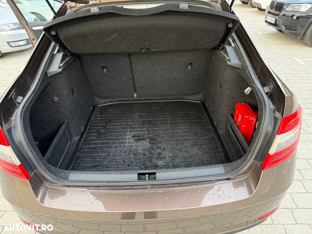 Skoda Octavia 1.6 TDI DSG Ambition - 6