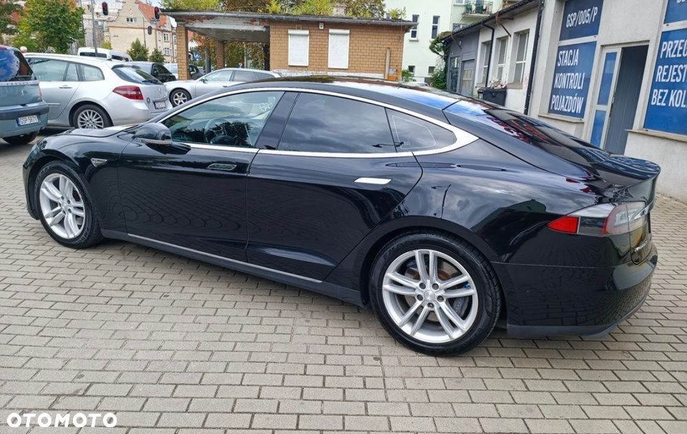 Tesla Model S 85D Allradantrieb - 21
