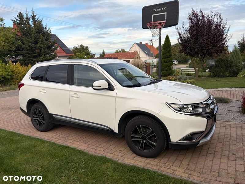 Mitsubishi Outlander 2017 photo 2