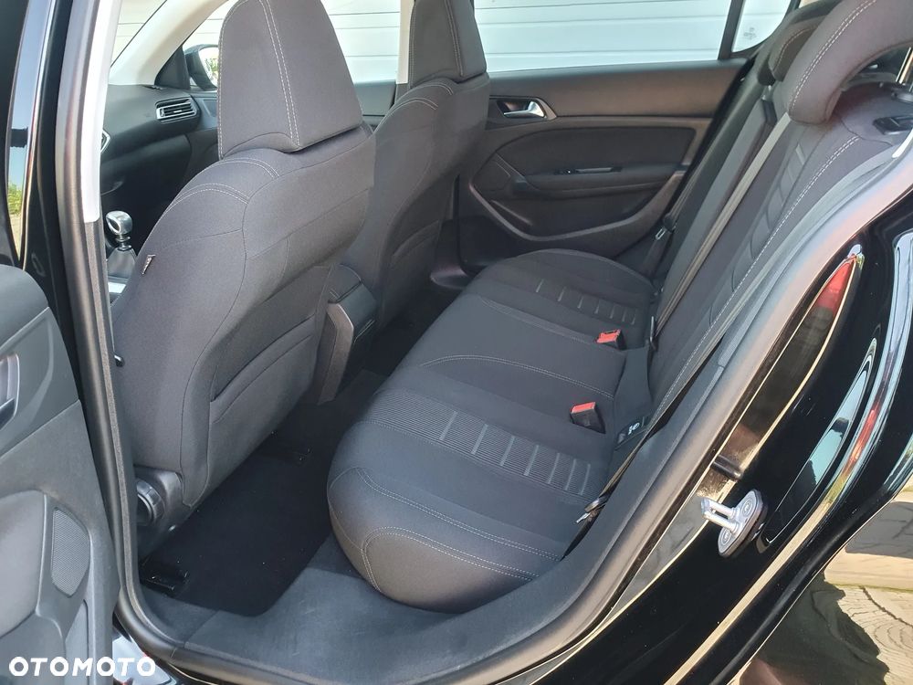 Peugeot 308 125 THP Allure - 26