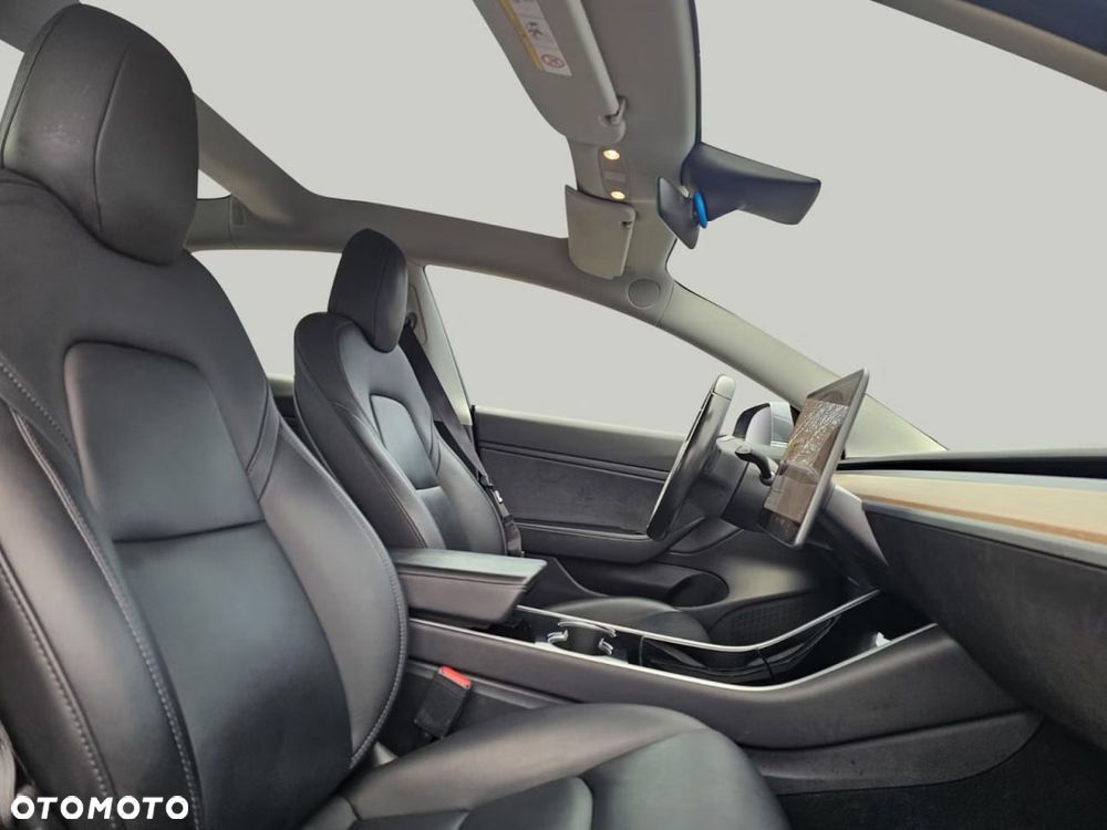 Tesla Model 3 - 4