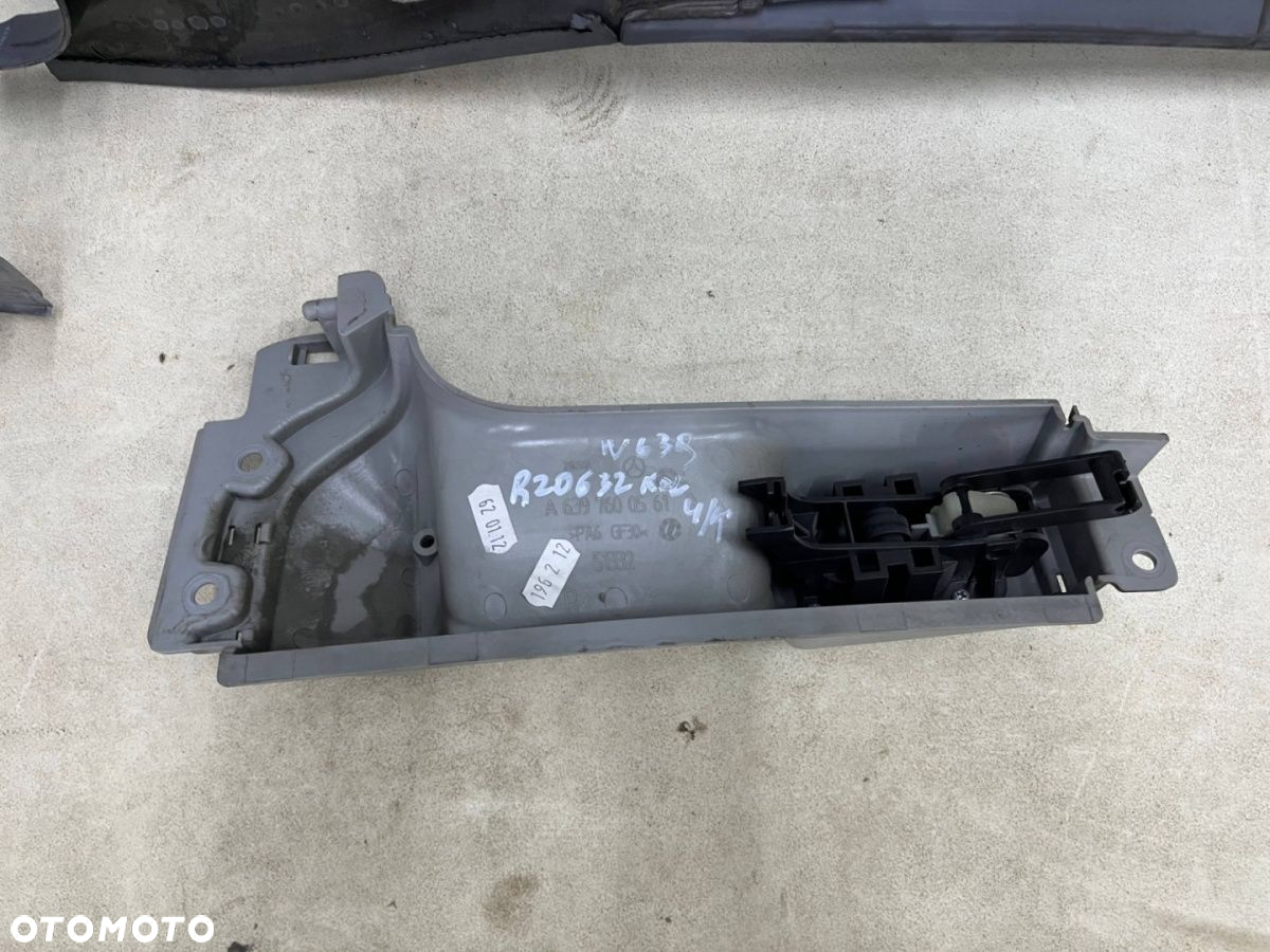 Tapicerka Mercedes Vito Viano W639 03-14r. PRAWY boczek drzwi przesuwnych prawych z klamką - 13