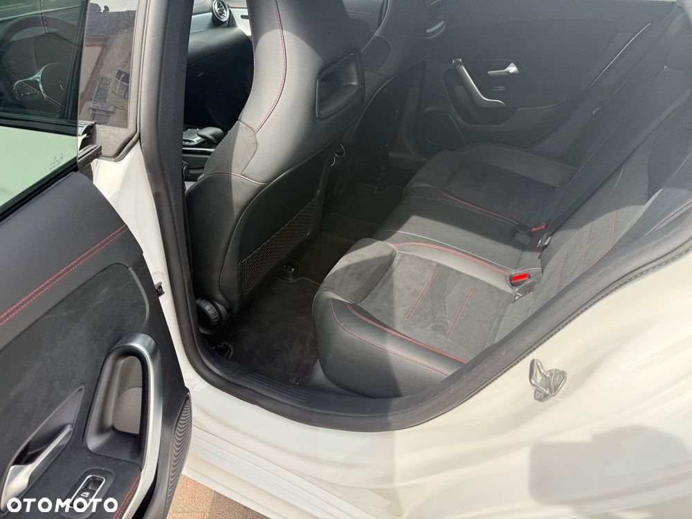 Mercedes-Benz CLA 180 d 8G-DCT AMG Line Advanced Plus - 12