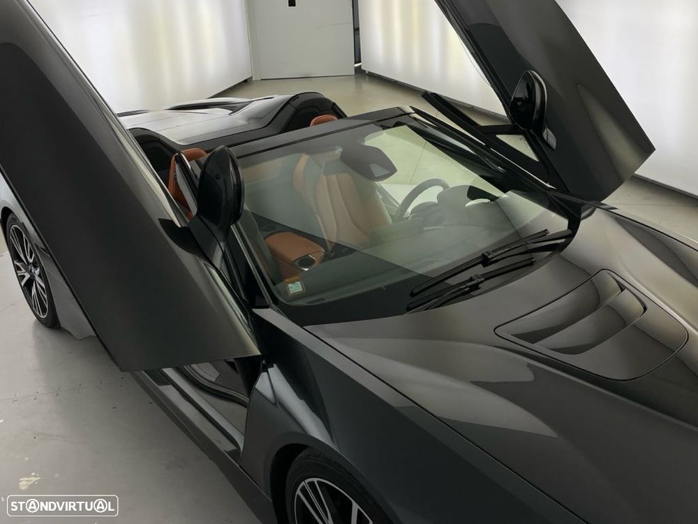 BMW i8 Roadster - 25