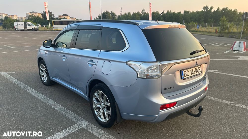 Mitsubishi Outlander - 4