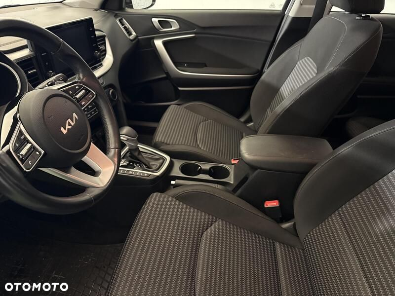 Kia Ceed - 11