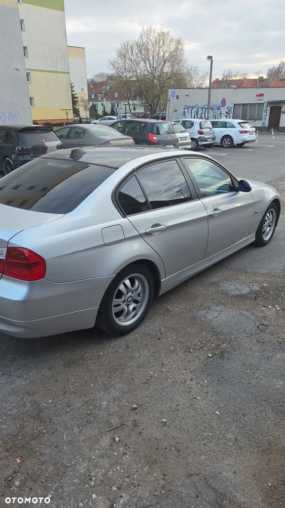 BMW Seria 3 318i - 4