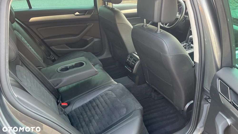 Volkswagen Passat 2.0 TDI SCR 4Motion DDG Highline - 17