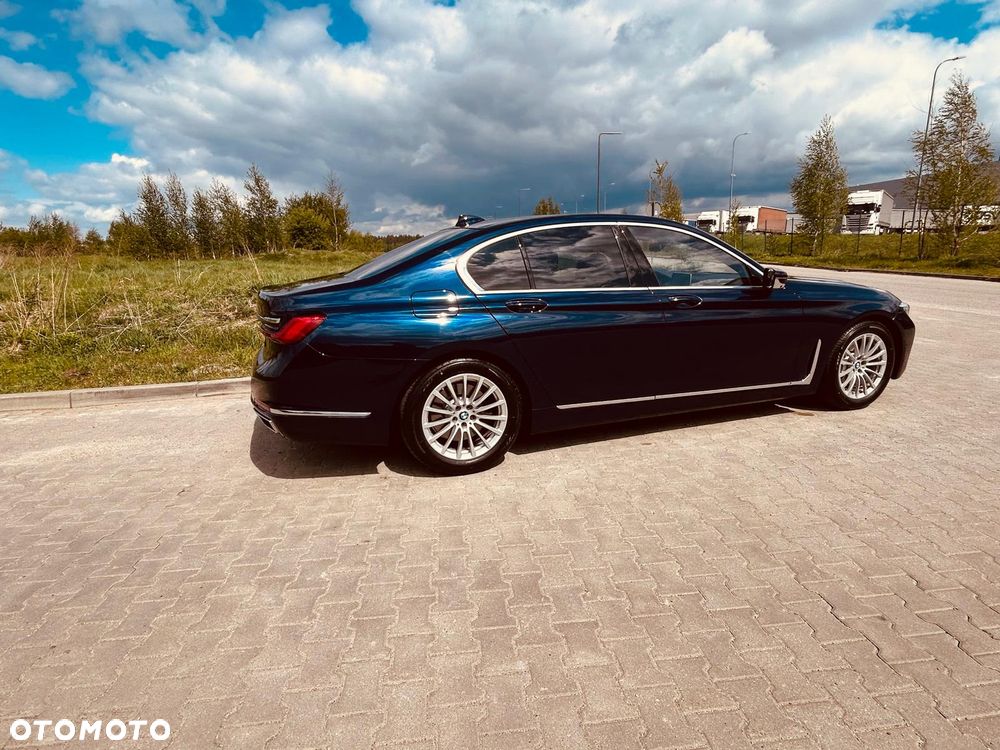 BMW Seria 7 730d xDrive mHEV - 13