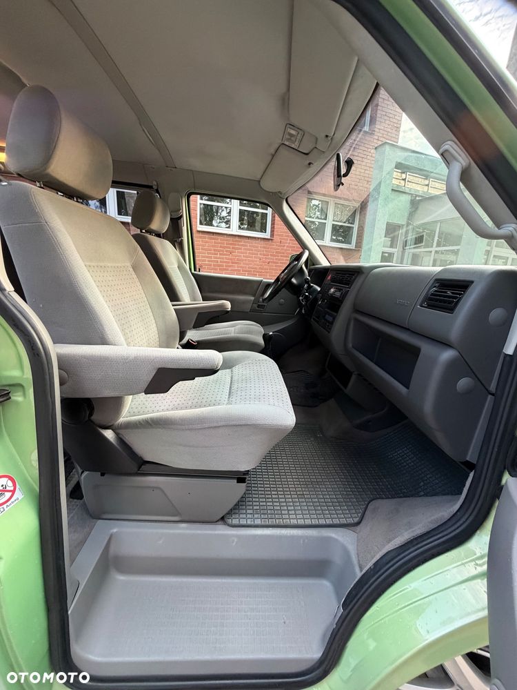 Volkswagen Multivan - 32