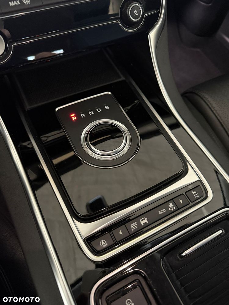 Jaguar XF 2.0 T Prestige - 14