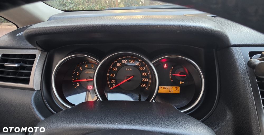 Nissan Tiida - 6